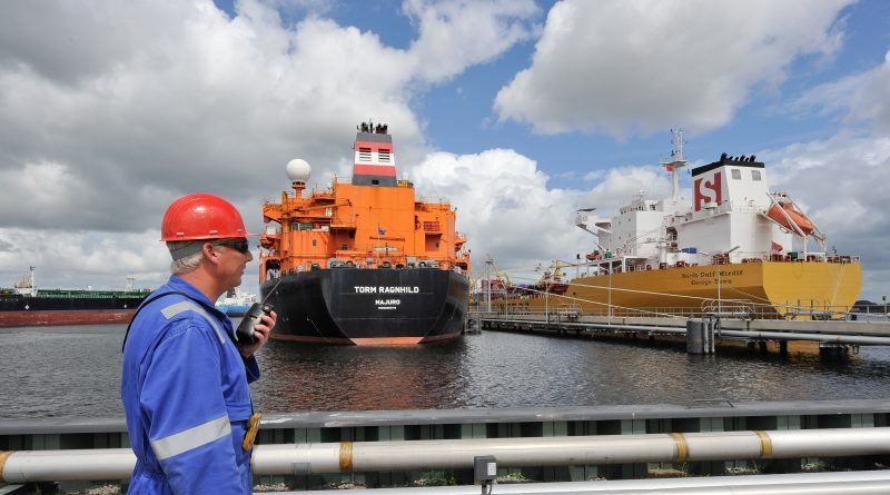 Port of amsterdam schip binnenkomst
